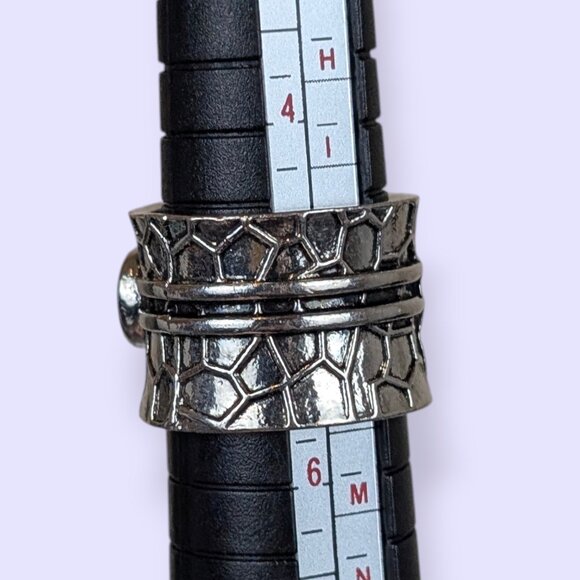 (2/$20) Iridescent Bumble Bee Ring - Picture 6 of 6